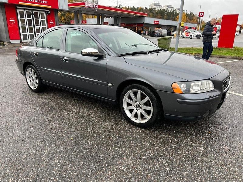 Grå Begagnad 2006 Volvo S60 Dynamic Sedan | 38 500 kr (Bra pris) - Bild 1/4