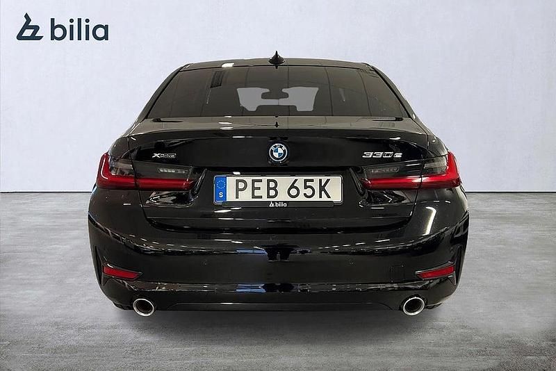 Begagnad BMW 330e Sport Line 184 HK (135 kW) 2021 Svart Sedan