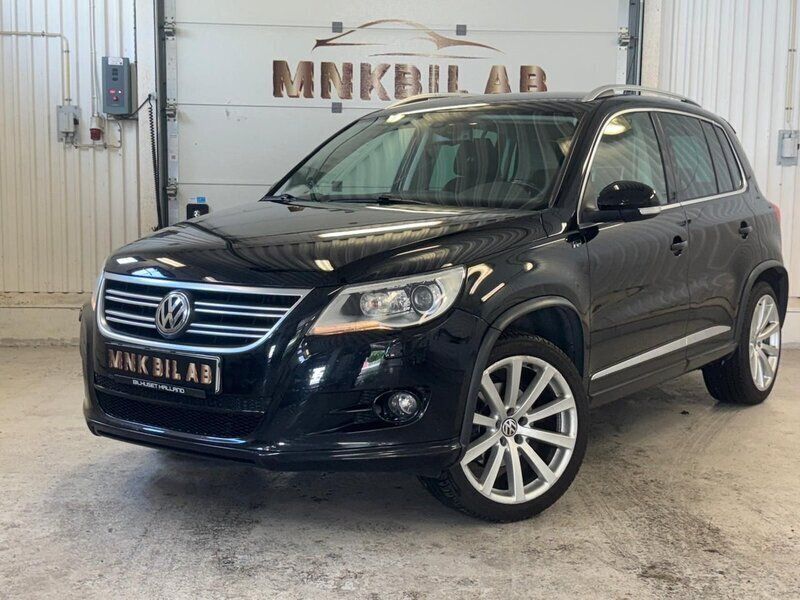 Svart Begagnad 2011 VW Tiguan Sportline SUV | 117 900 kr (Marknadspris) - Bild 1/4