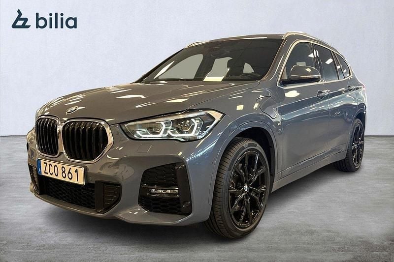 Mörkgrå (grå) Begagnad 2020 BMW X1 M Sport SUV | 349 000 kr (Dyr) - Bild 1/4