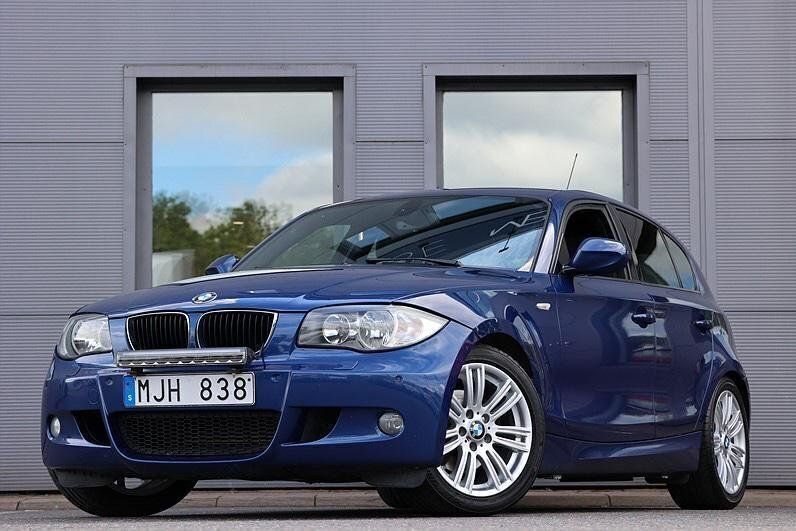 Blå Begagnad 2010 BMW 120 Comfort Edition Halvkombi | 89 900 kr (Lite dyr) - Bild 1/4