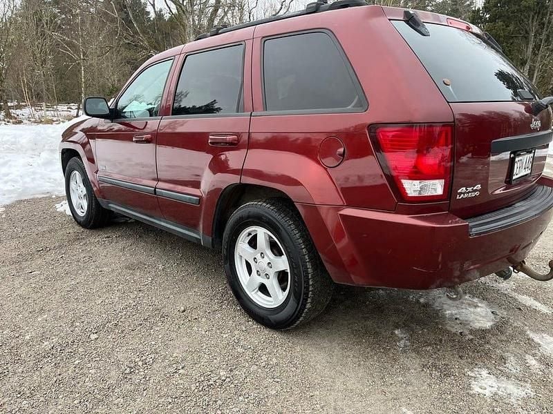 Begagnad Jeep Grand Cherokee Laredo 214 HK (157 kW) 2007 Röd SUV