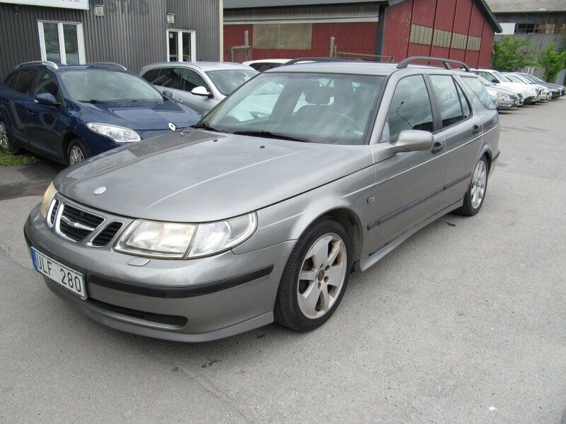 Ljusgrå Begagnad 2003 Saab 9-5 Vector Kombi | 29 500 kr (Marknadspris) - Bild 1/4