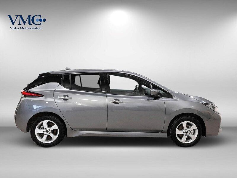 Grå Begagnad 2023 Nissan Leaf N-Connecta Halvkombi | 299 000 kr - Bild 1/3