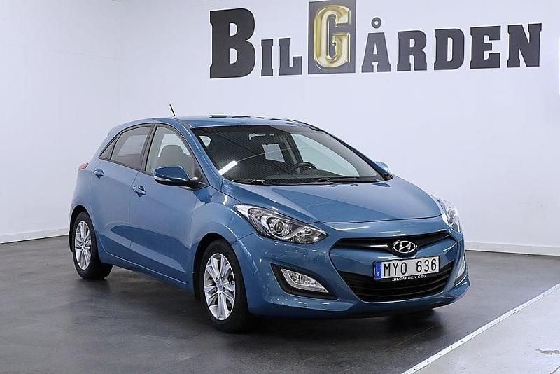 Begagnad Hyundai i30 Premium 110 HK (80 kW) 2012 Blå Halvkombi