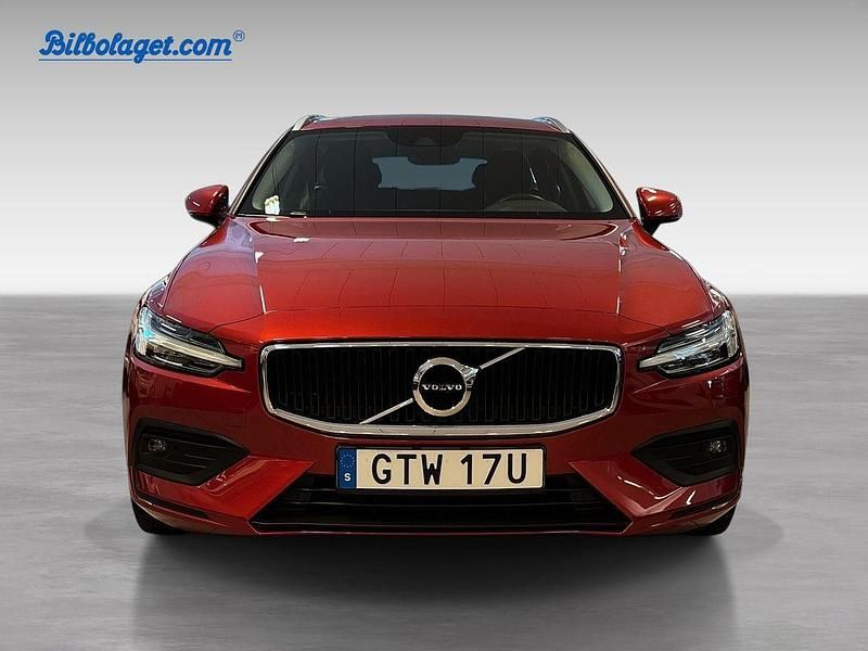 Begagnad Volvo V60 Momentum 2021 Röd Kombi