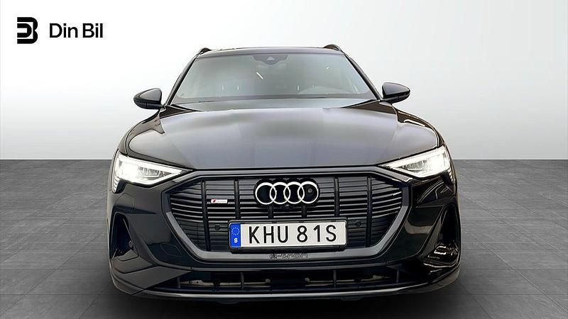 Begagnad Audi e-tron S-Line 300 kW (408 HK) 2020 Mytsvart metallic SUV