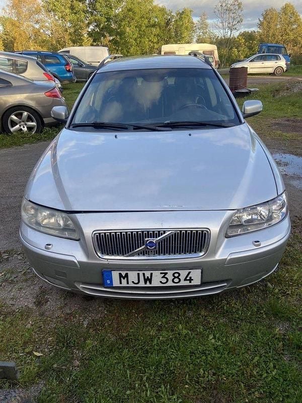 Grå Begagnad 2007 Volvo V70 Momentum Kombi | 32 000 kr (Marknadspris) - Bild 1/2