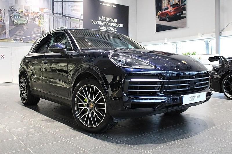 Blå Begagnad 2021 Porsche Cayenne SUV | 785 000 kr (Marknadspris) - Bild 1/4