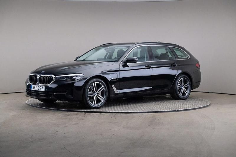 Svart Begagnad 2022 BMW 530e Kombi | 329 000 kr (Superpris) - Bild 1/4