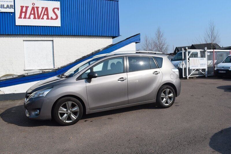 Brun Begagnad 2015 Toyota Verso Edition Minibuss | 104 500 kr (Marknadspris) - Bild 1/4