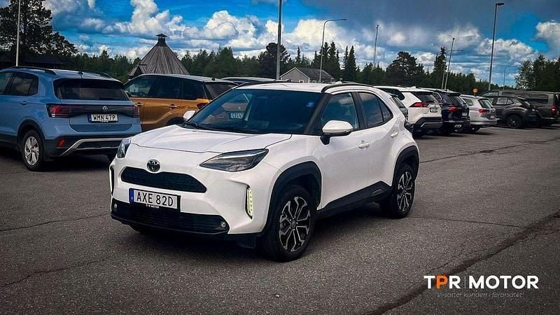 Vit Begagnad 2024 Toyota Yaris Cross Active SUV | 319 000 kr (Marknadspris) - Bild 1/1