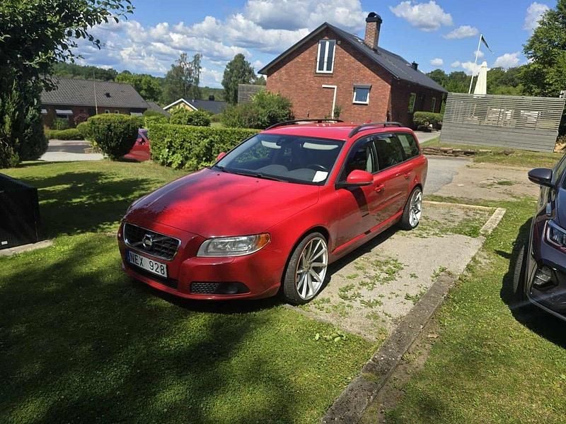 Röd Begagnad 2013 Volvo V70 Kombi | 80 000 kr (Marknadspris) - Bild 1/3
