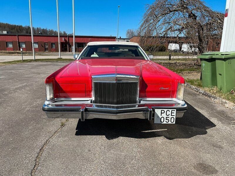 Begagnad Lincoln Continental 162 HK (119 kW) 1979 Röd Cab