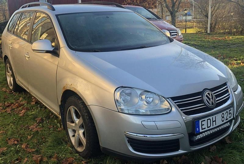 Silver Begagnad 2009 VW Golf VI Kombi | 16 000 kr (Marknadspris) - Bild 1/3