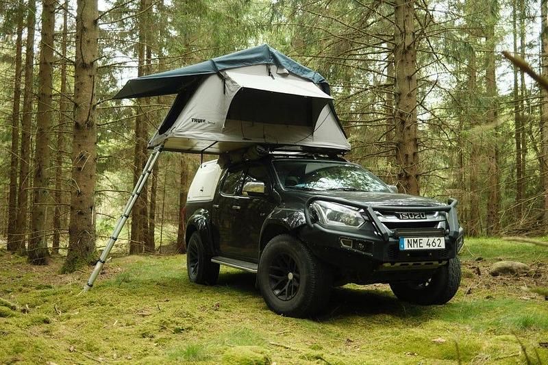 Svart Begagnad 2017 Isuzu D-Max Pickup | 359 900 kr - Bild 1/4