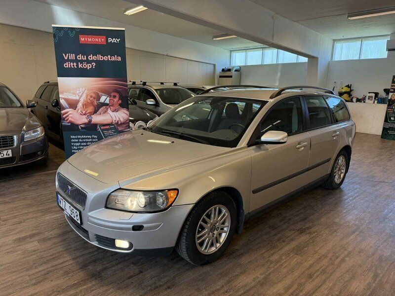 Ljusgrå Begagnad 2005 Volvo V50 Kombi | 32 900 kr (Bra pris) - Bild 1/4