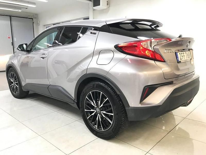 Begagnad Toyota C-HR Edition 122 HK (89 kW) 2018 Grå SUV
