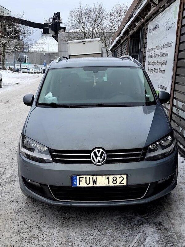 Grå Begagnad 2011 VW Sharan Minibuss | 84 900 kr (Marknadspris) - Bild 1/4