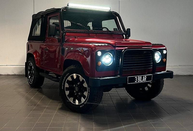 Mörkröd Begagnad 1999 Land Rover Defender SUV | 289 990 kr - Bild 1/4