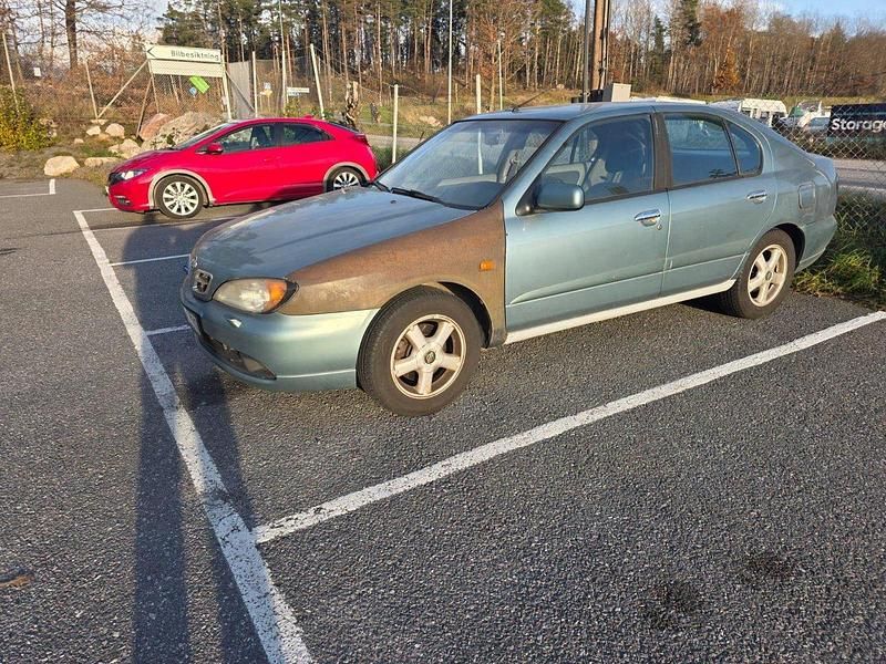 Grön Begagnad 2001 Nissan Primera Halvkombi | 11 500 kr - Bild 1/4