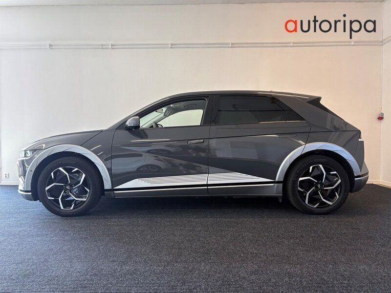 Grå Begagnad 2023 Hyundai Ioniq 5 Advanced SUV | 459 900 kr - Bild 1/4