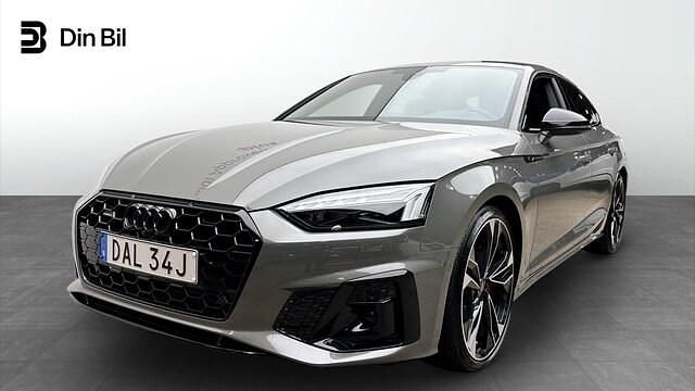 Grå Begagnad 2023 Audi A5 Sportback Competition Halvkombi | 469 000 kr (Marknadspris) - Bild 1/4