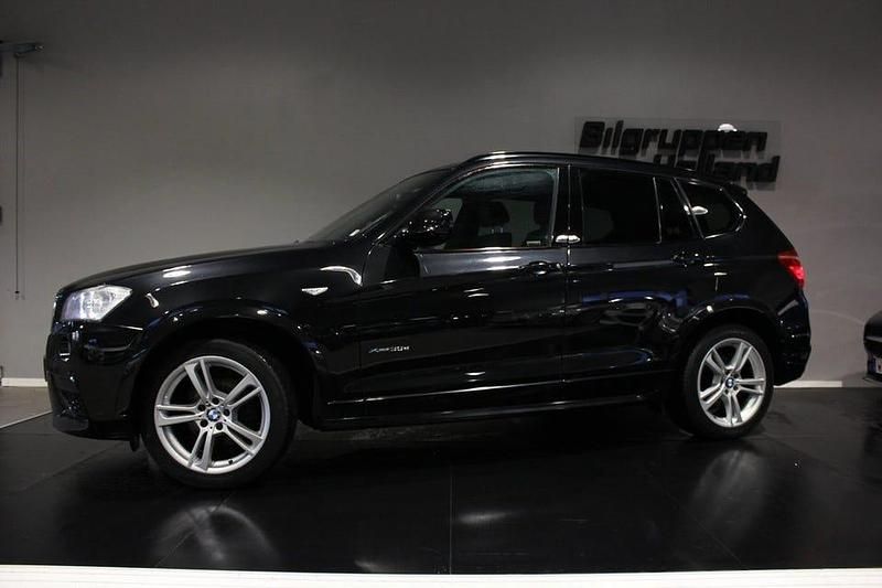Svart (svart sapphire metallic ) Begagnad 2011 BMW X3 M Sport SUV | 129 900 kr (Marknadspris) - Bild 1/4