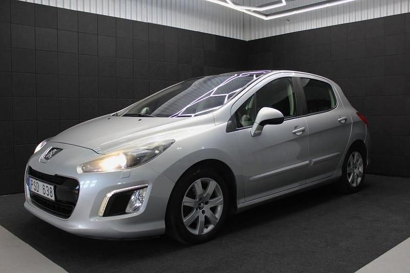 Ljusgrå (grå) Begagnad 2013 Peugeot 308 Halvkombi | 59 000 kr (Bra pris) - Bild 1/4