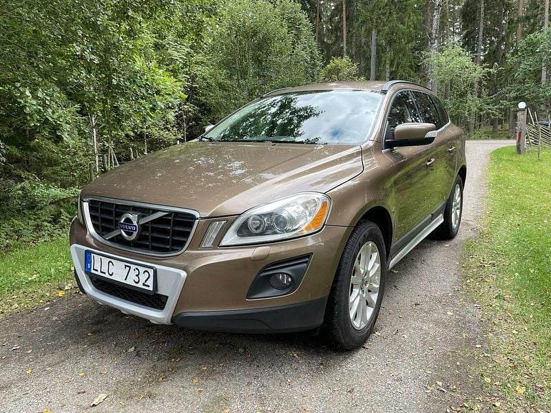 Brun Begagnad 2009 Volvo XC60 Summum SUV | 75 000 kr (Bra pris) - Bild 1/4