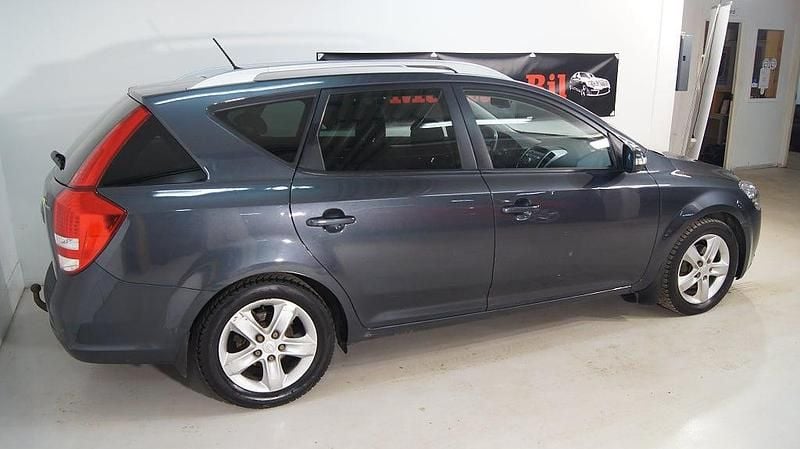 Begagnad Kia Ceed Sportswagon 128 HK (94 kW) 2011 Grå Kombi