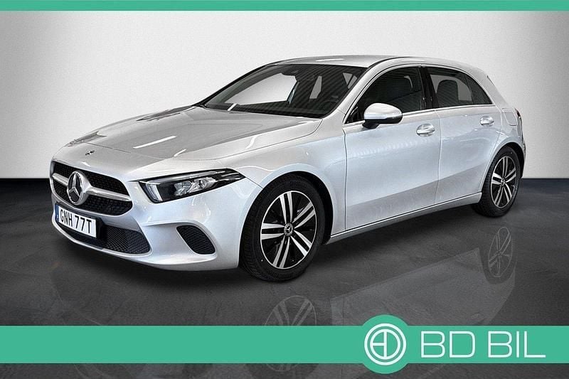 Silver Begagnad 2019 Mercedes A180 Halvkombi | 199 800 kr (Marknadspris) - Bild 1/3