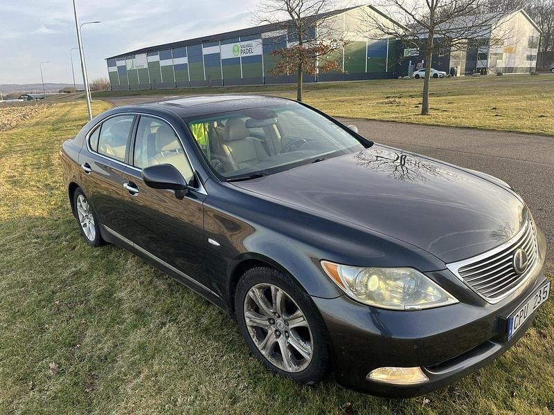 Grå Begagnad 2007 Lexus LS460 Sedan | 95 000 kr - Bild 1/4