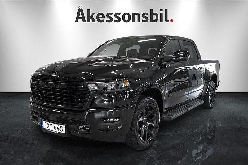 Svart Ny 2025 RAM 1500 Pickup | 1 161 250 kr - Bild 1/4