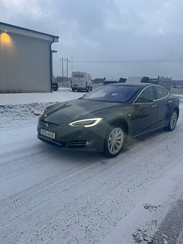Begagnad Tesla Model S 386 kW (525 HK) 2018 Halvkombi