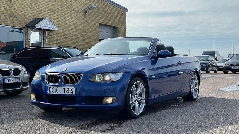 Blå Begagnad 2007 BMW 325 Cabriolet Cab | 149 500 kr (Bra pris) - Bild 1/4