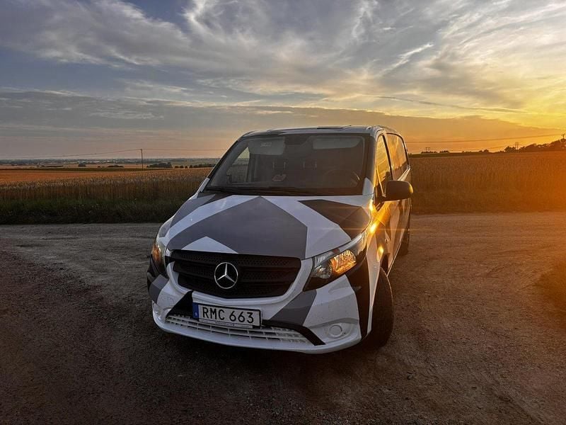 Gul Begagnad 2018 Mercedes Vito Minibuss | 129 116 kr - Bild 1/4
