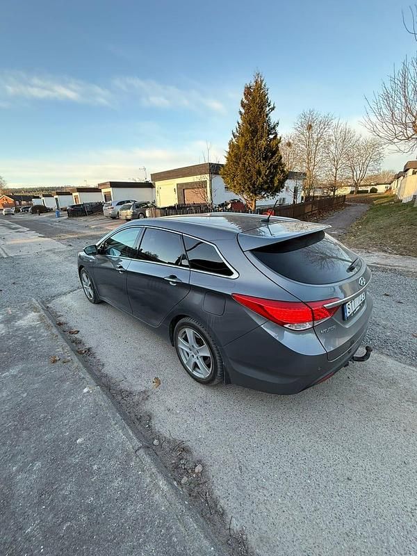 Begagnad 2013 Hyundai i40 Kombi | 79 000 kr (Marknadspris) - Bild 1/4