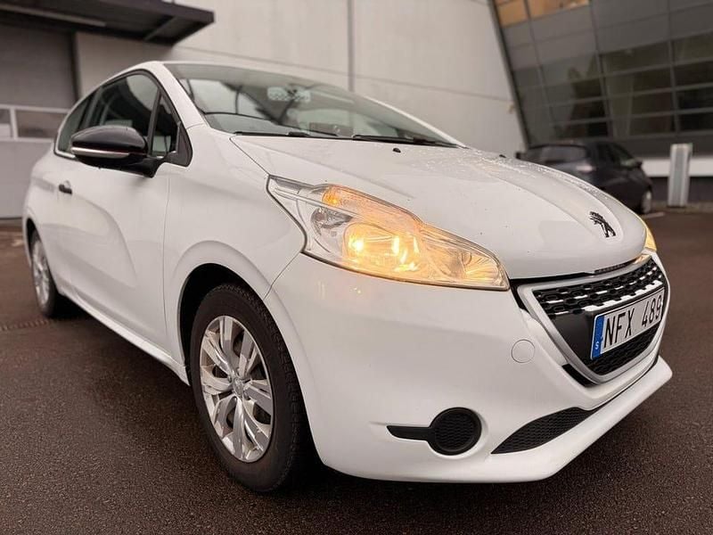 Begagnad Peugeot 208 68 HK (50 kW) 2012 Vit Halvkombi