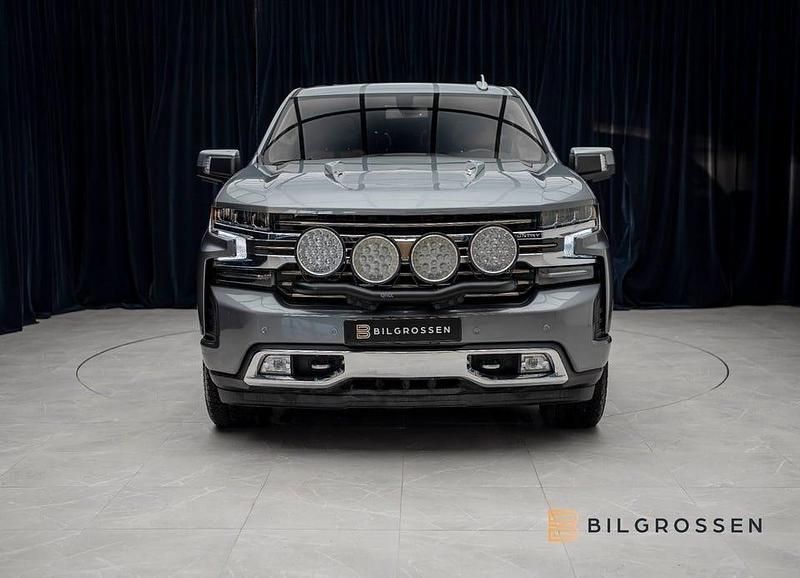 Begagnad Chevrolet Silverado 426 HK (313 kW) 2021 Grå Sedan