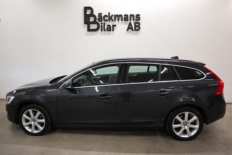 Begagnad Volvo V60 Momentum 150 HK (110 kW) 2018 Grå met. (savile grey) Kombi
