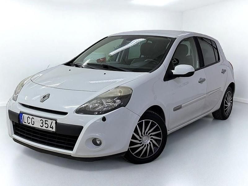 Vit Begagnad 2010 Renault Clio R.S. Halvkombi | 36 900 kr (Marknadspris) - Bild 1/4
