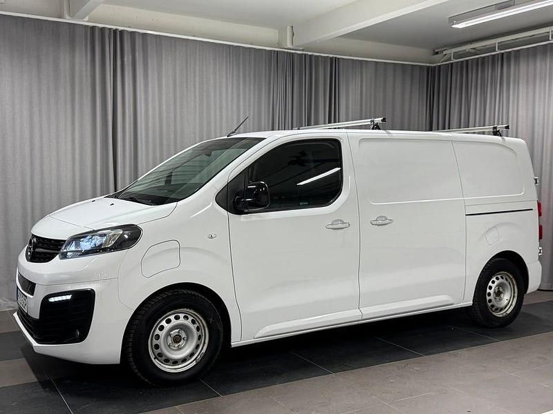 Vit Begagnad 2022 Opel Vivaro-e Combi Van | 337 375 kr (Lite dyr) - Bild 1/4
