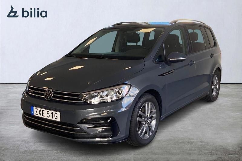 Grå Begagnad 2021 VW Touran Minibuss | 299 900 kr (Marknadspris) - Bild 1/3