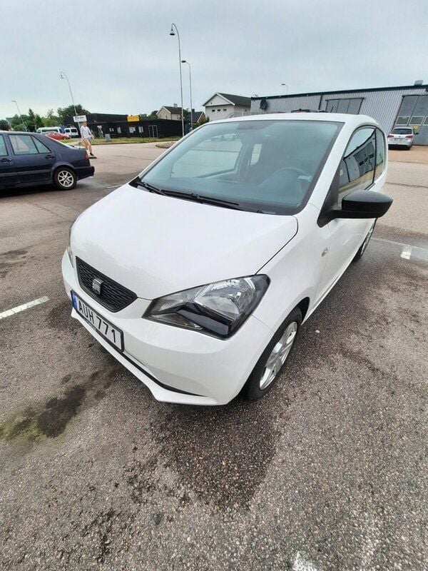 Vit Begagnad 2014 Seat Mii Halvkombi | 32 000 kr - Bild 1/4