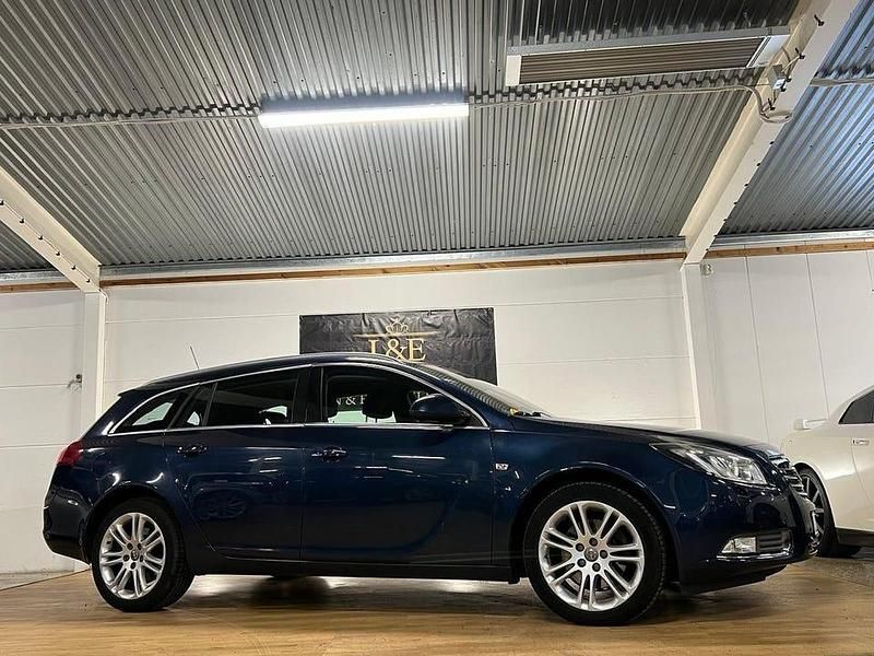 Blå Begagnad 2011 Opel Insignia Edition Kombi | 74 900 kr (Marknadspris) - Bild 1/4