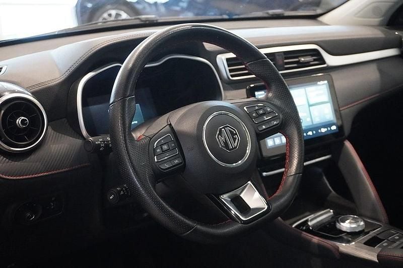 Begagnad MG ZS Luxury 114 kW (156 HK) 2022 Svart SUV