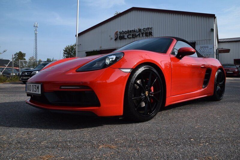Röd Begagnad 2018 Porsche 718 Boxster Cab | 699 900 kr - Bild 1/4