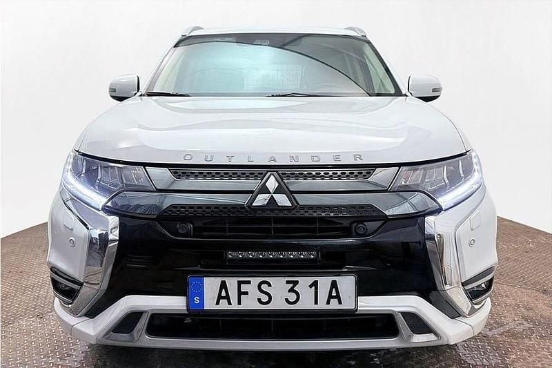 Begagnad Mitsubishi Outlander 224 HK (164 kW) 2020 Vit SUV