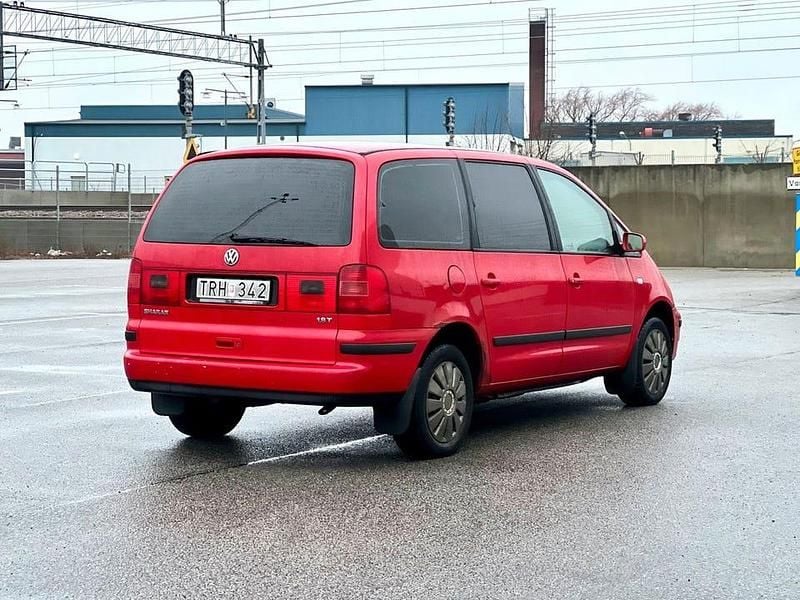 Begagnad VW Sharan 150 HK (110 kW) 2003 Röd Minibuss